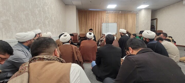 حضور نماینده ولی فقیه خوزستان در جمع فراگیران دوره تخصصی امام شناسی به میزبانی مشهد مقدس