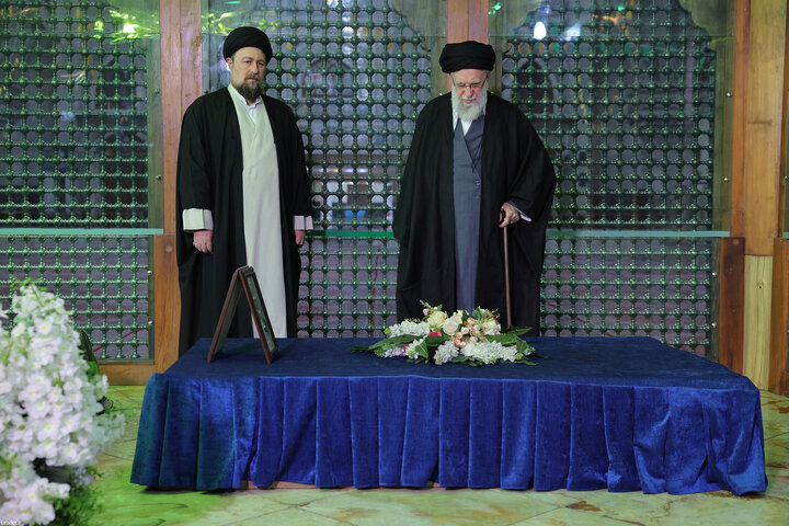 تصاویر/ حضور در مرقد بنیانگذار جمهوری اسلامی ایران در آغاز جشن‌های دهه فجر