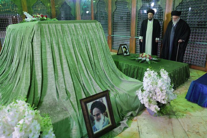 تصاویر/ حضور در مرقد بنیانگذار جمهوری اسلامی ایران در آغاز جشن‌های دهه فجر