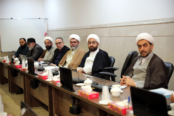 تصاویر/جلسه کمیته برنامه ریزی حضور مرکز مدیریت حوزه های علمیه در سی و سومین نمایشگاه بین المللی قرآن کریم