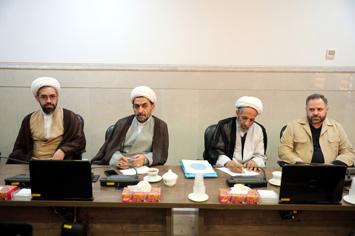 تصاویر/جلسه کمیته برنامه ریزی حضور مرکز مدیریت حوزه های علمیه در سی و سومین نمایشگاه بین المللی قرآن کریم