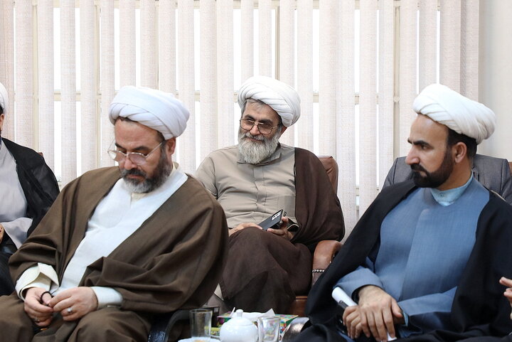 تصاویر/ دیدار معاون پژوهش حوزه های علمیه با آیت الله اعرافی