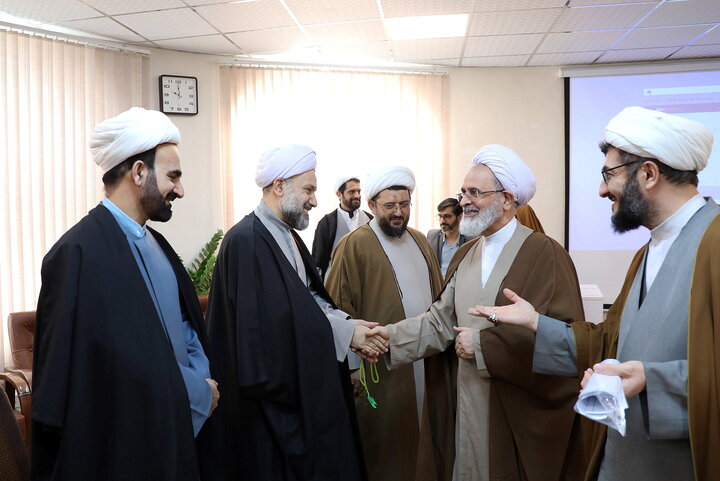 تصاویر/ دیدار معاون پژوهش حوزه های علمیه با آیت الله اعرافی