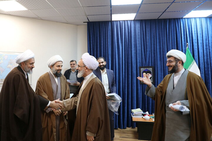 تصاویر/ دیدار معاون پژوهش حوزه های علمیه با آیت الله اعرافی