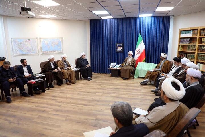 تصاویر/ دیدار معاون پژوهش حوزه های علمیه با آیت الله اعرافی