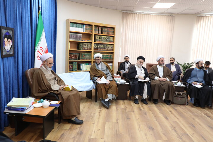تصاویر/ دیدار معاون پژوهش حوزه های علمیه با آیت الله اعرافی