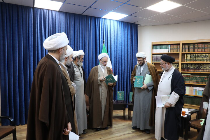 تصاویر/ دیدار معاون پژوهش حوزه های علمیه با آیت الله اعرافی