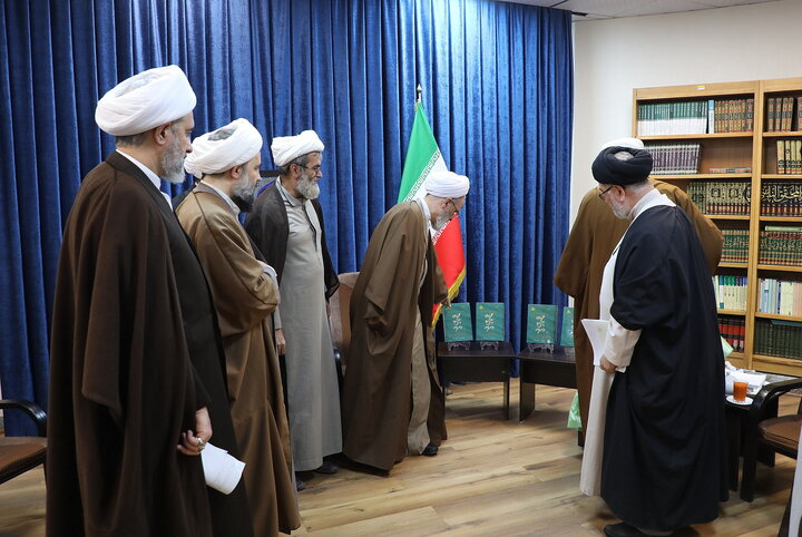 تصاویر/ دیدار معاون پژوهش حوزه های علمیه با آیت الله اعرافی