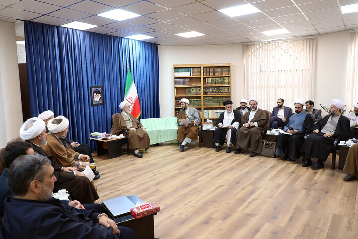 تصاویر/ دیدار معاون پژوهش حوزه های علمیه با آیت الله اعرافی