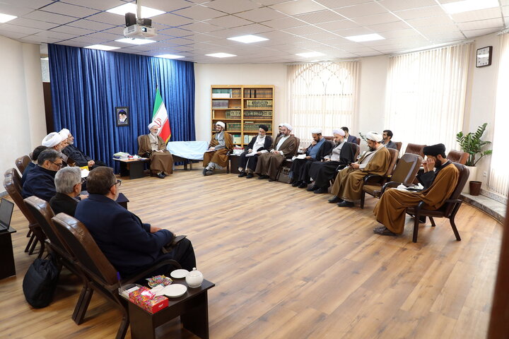 تصاویر/ دیدار معاون پژوهش حوزه های علمیه با آیت الله اعرافی