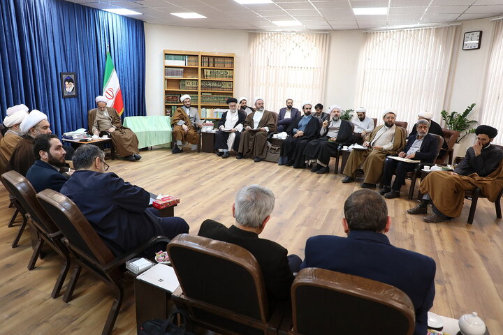 تصاویر/ دیدار معاون پژوهش حوزه های علمیه با آیت الله اعرافی