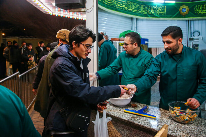 حال و هوای حرم بانوی کرامت در شب میلاد حضرت علی اکبر(ع)