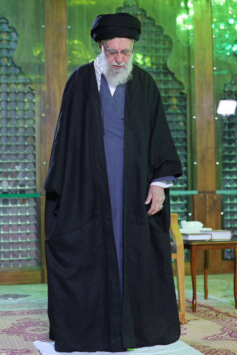 Photos/Renouvellement du Serment au Mausolée de l'Imam : Le Guide Suprême marque le Début des Célébrations de la Décennie Fajr