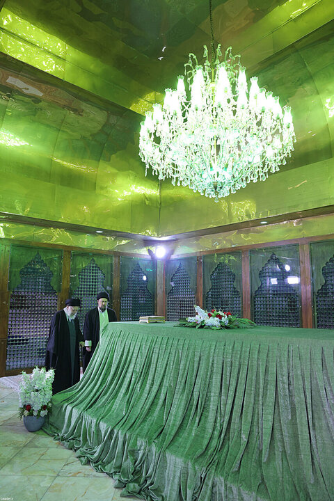 Photos/Renouvellement du Serment au Mausolée de l'Imam : Le Guide Suprême marque le Début des Célébrations de la Décennie Fajr