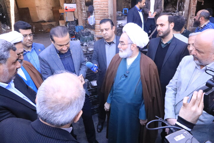 تصاویر / حضور امام جمعه رشت در جمع بازاریان بازار سوخته این شهر