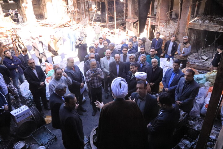 تصاویر / حضور امام جمعه رشت در جمع بازاریان بازار سوخته این شهر