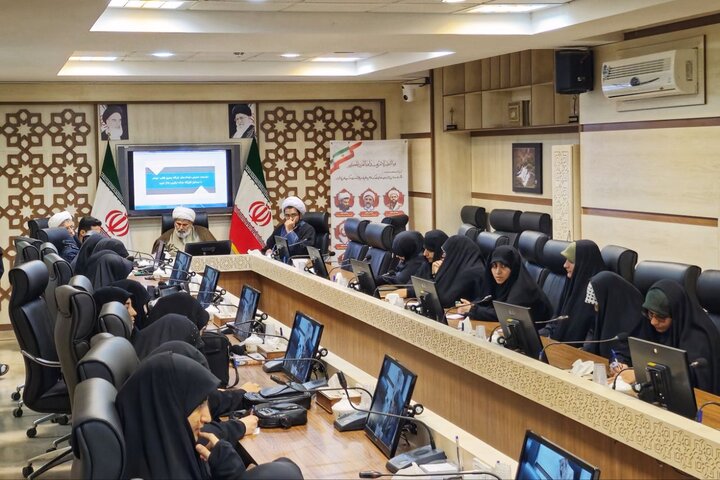 تصاویر/ نشست مسئول قرارگاه جنگ ترکیبی بلاغ مبین با فرماندهان پایگاه بسیج مدارس حوزه علمیه خواهران