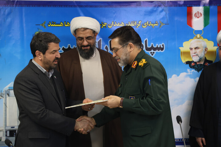 تصاویر / تجلیل نماینده ولی‌فقیه در استان و استاندار همدان از فرمانده سپاه انصارالحسین(ع)