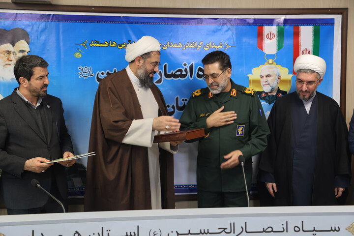 تصاویر / تجلیل نماینده ولی‌فقیه در استان و استاندار همدان از فرمانده سپاه انصارالحسین(ع)