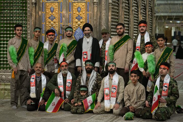 تصاویر/ شستشو و عطرافشانی مرقد مطهر امام خمینی با گلاب کاشان