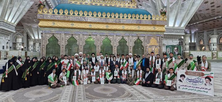 تصاویر/ شستشو و عطرافشانی مرقد مطهر امام خمینی با گلاب کاشان