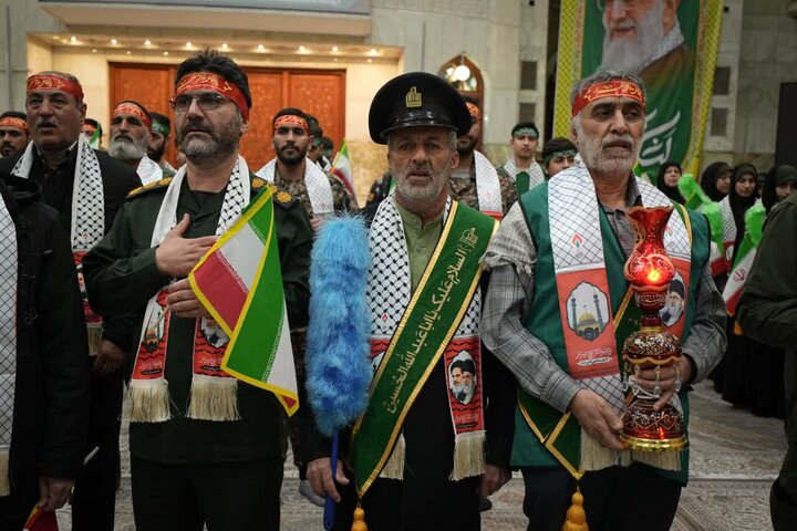 تصاویر/ شستشو و عطرافشانی مرقد مطهر امام خمینی با گلاب کاشان