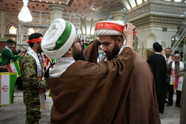 تصاویر/ شستشو و عطرافشانی مرقد مطهر امام خمینی با گلاب کاشان