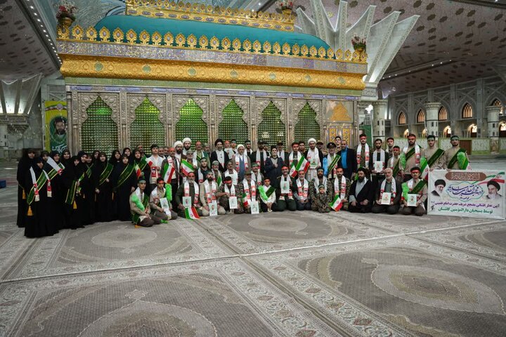 تصاویر/ شستشو و عطرافشانی مرقد مطهر امام خمینی با گلاب کاشان