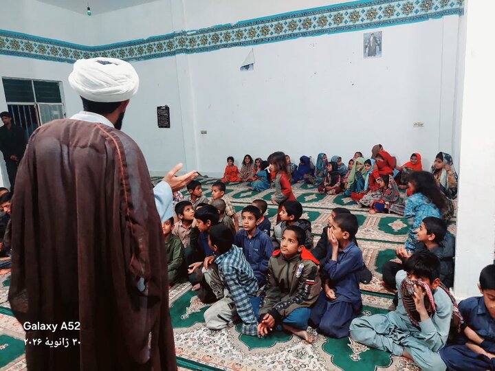 برگزاری جشن‌های اعیاد شعبانیه توسط کاروان شادی حوزه علمیه پیامبر اعظم(ص) جازموریان در روستاهای کوهستانی این منطقه