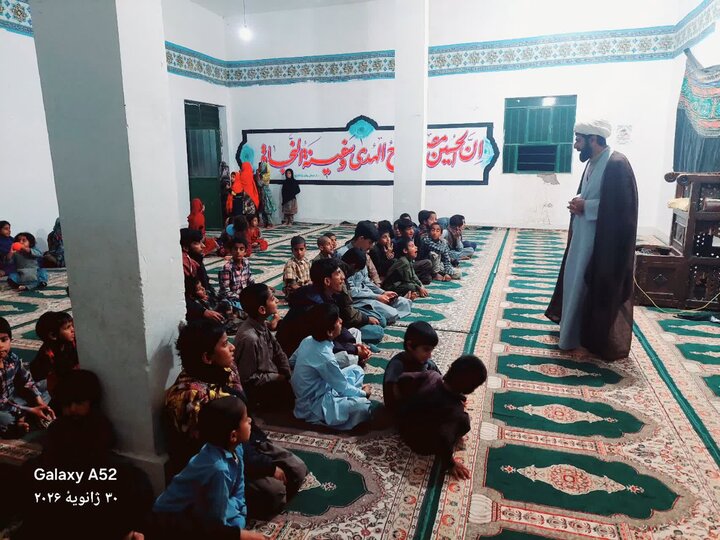 برگزاری جشن‌های اعیاد شعبانیه توسط کاروان شادی حوزه علمیه پیامبر اعظم(ص) جازموریان در روستاهای کوهستانی این منطقه