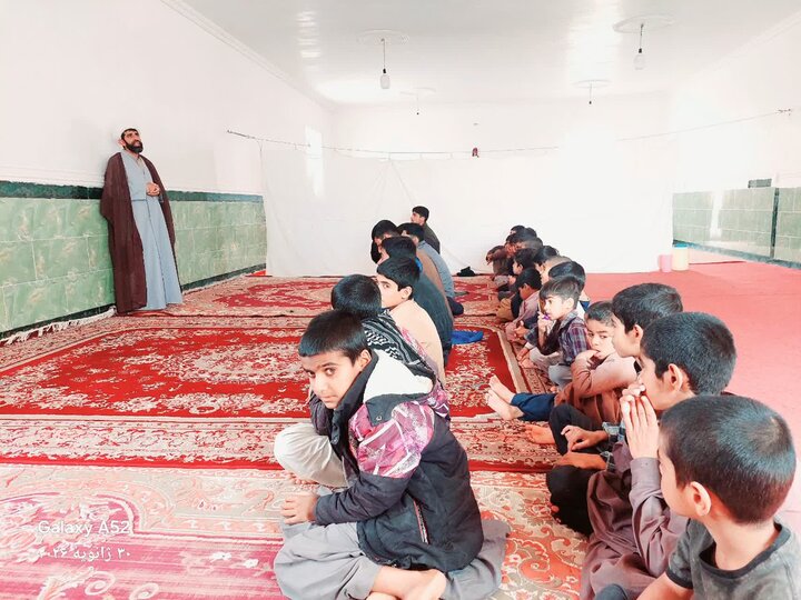 برگزاری جشن‌های اعیاد شعبانیه توسط کاروان شادی حوزه علمیه پیامبر اعظم(ص) جازموریان در روستاهای کوهستانی این منطقه