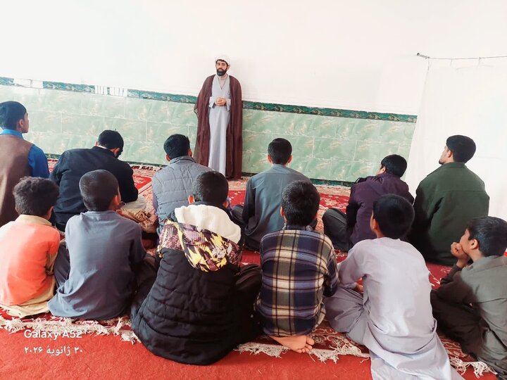 برگزاری جشن‌های اعیاد شعبانیه توسط کاروان شادی حوزه علمیه پیامبر اعظم(ص) جازموریان در روستاهای کوهستانی این منطقه