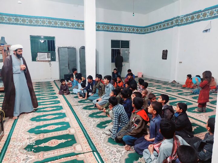 برگزاری جشن‌های اعیاد شعبانیه توسط کاروان شادی حوزه علمیه پیامبر اعظم(ص) جازموریان در روستاهای کوهستانی این منطقه