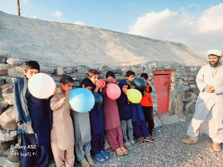 برگزاری جشن‌های اعیاد شعبانیه توسط کاروان شادی حوزه علمیه پیامبر اعظم(ص) جازموریان در روستاهای کوهستانی این منطقه