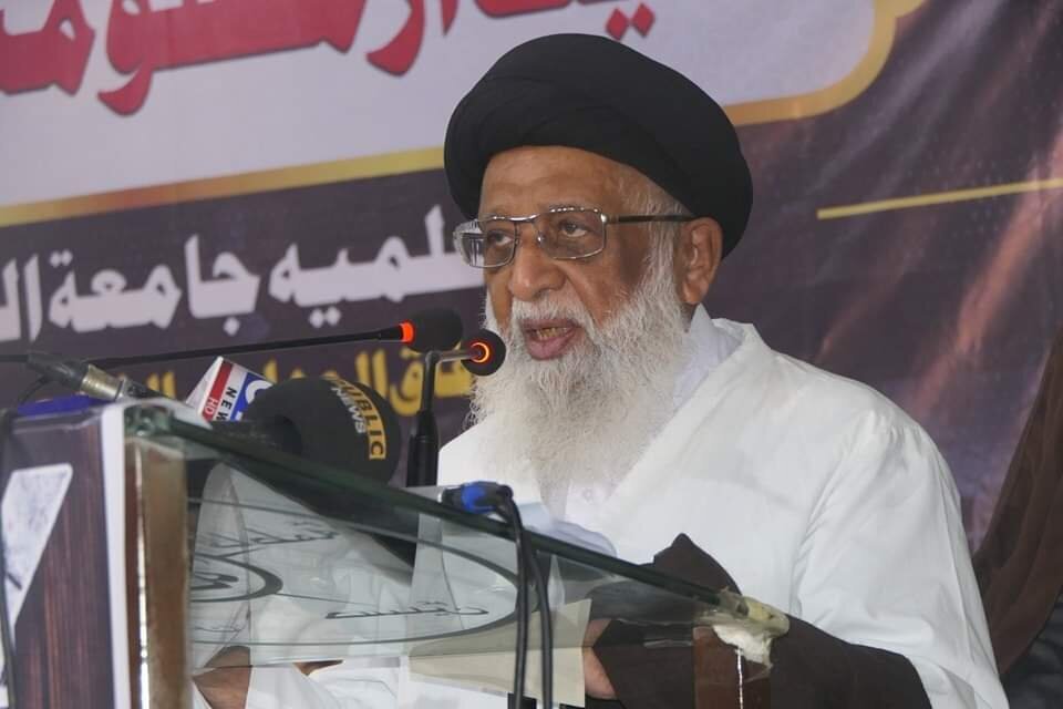 ملت پاکستان در کنار ایران ایستاده است