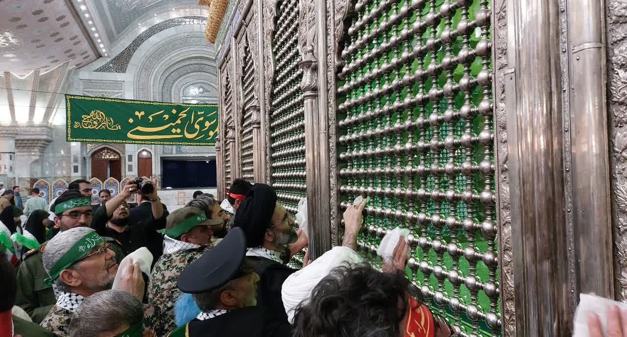 مرقد مطهر امام خمینی با گلاب کاشان شستشو و عطرافشانی شد+تصاویر