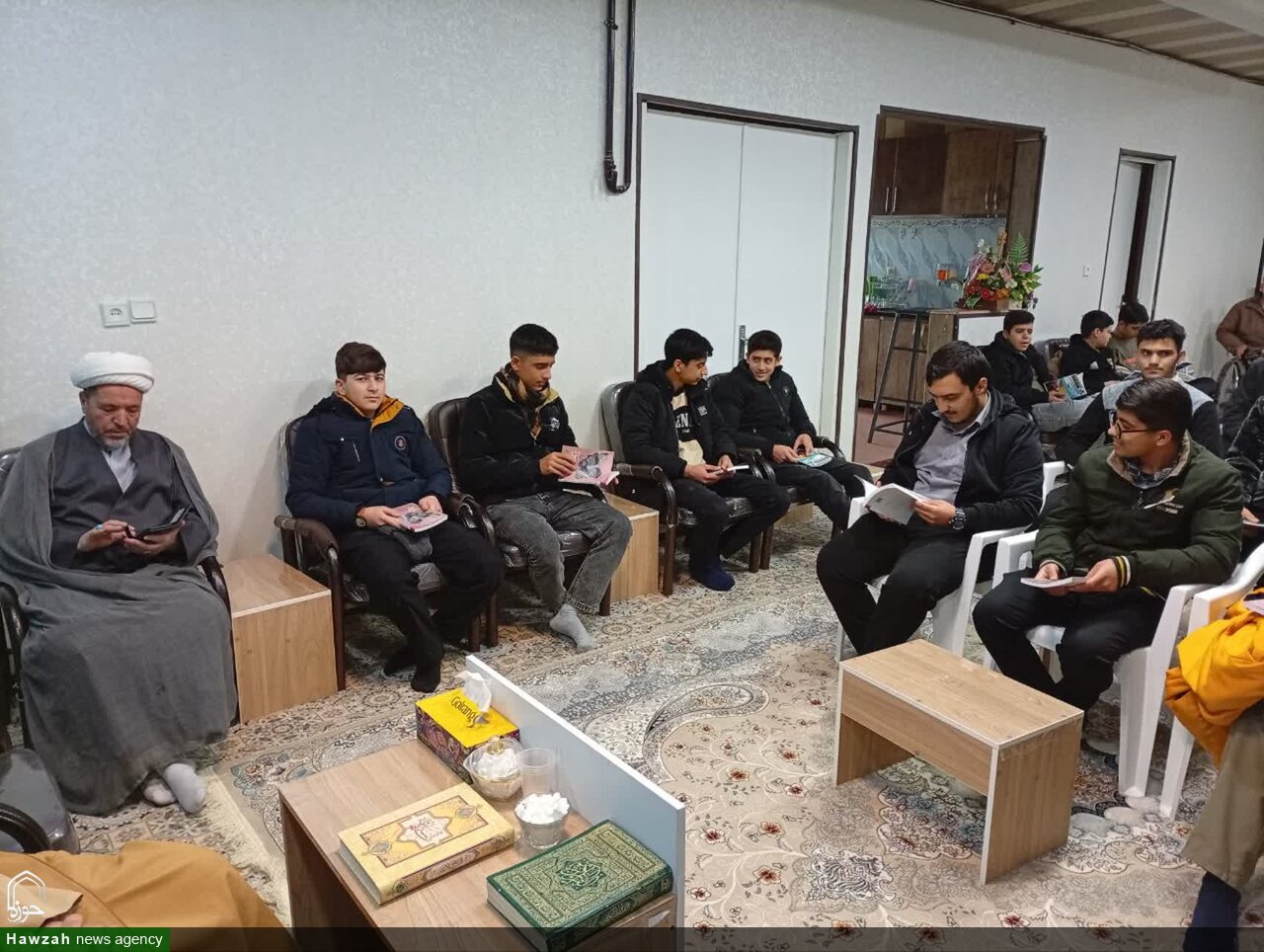 درس اخلاق فامنین