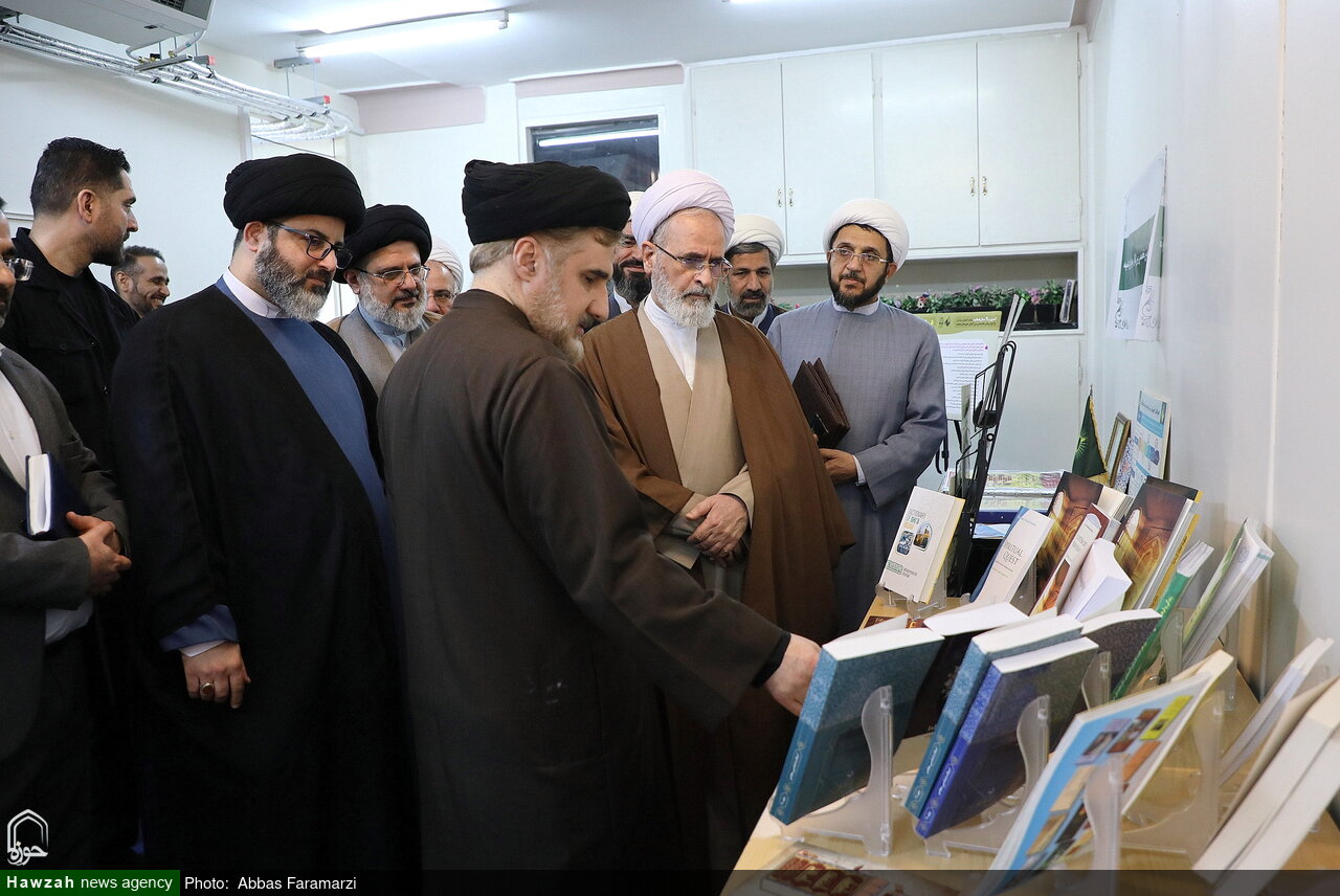 Dole ne Makarantun Hauza Su Yi Amfani da Shirye-shirye da Sabbin Fasahohi Don Yada Maganganun Juyin Juya Halin Musulunci a Duniya