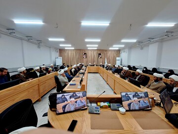 تصاویر/ نشست هم‌اندیشی مبلغان فعال در عرصه دانشگاه با مسئولان حوزه علمیه قم