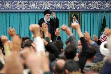 دیدار هزاران نفر از اقشار مختلف مردم با امام خامنه‌ای