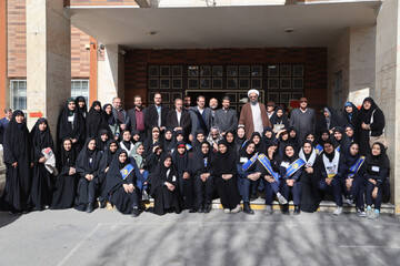 تصاویر / بازدید امام جمعه همدان از نمایشگاه دستاوردهای انقلاب اسلامی