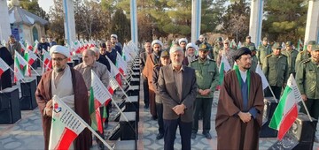 غبارروبی مزار مطهر شهدای تویسرکان+تصاویر