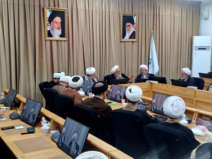 نشست هم‌اندیشی مبلغان فعال در عرصه دانشگاه با مسئولان حوزه علمیه قم
