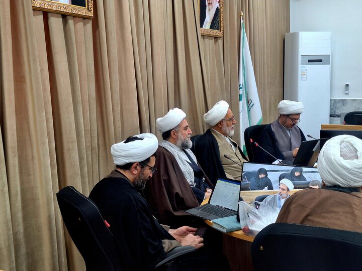 نشست هم‌اندیشی مبلغان فعال در عرصه دانشگاه با مسئولان حوزه علمیه قم
