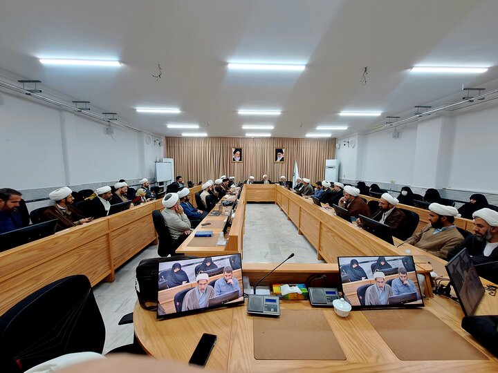 نشست هم‌اندیشی مبلغان فعال در عرصه دانشگاه با مسئولان حوزه علمیه قم
