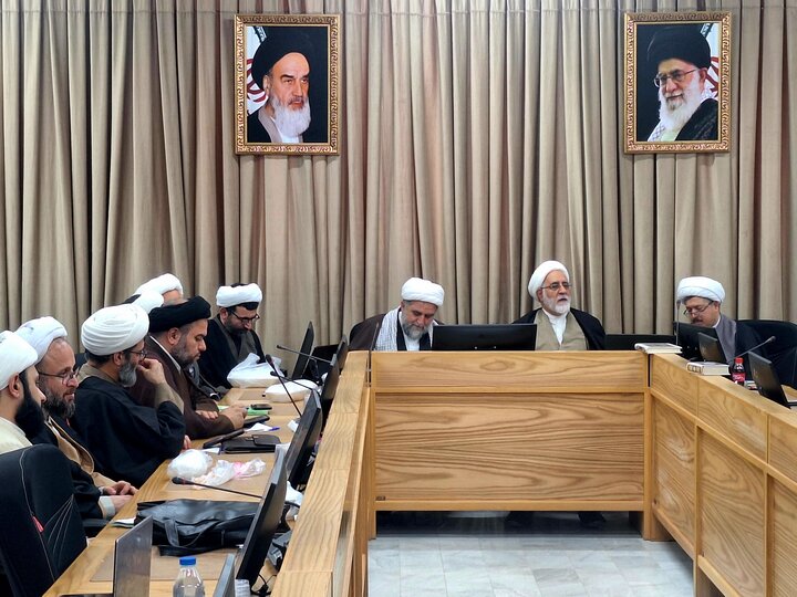 نشست هم‌اندیشی مبلغان فعال در عرصه دانشگاه با مسئولان حوزه علمیه قم
