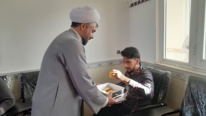 تصاویر/نواخته شدن زنگ انقلاب در مدرسه علمیه امام صادق علیه‌السلام بیجار