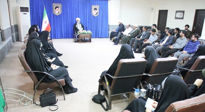 دیدار جمعی از دانشجویان با امام جمعه بوشهر