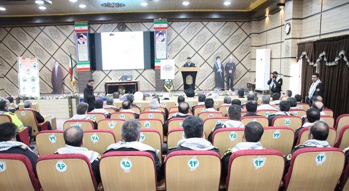 تصاویر/ دیدار امام جمعه بوشهر با فرماندهان و کارکنان فراجا در بوشهر