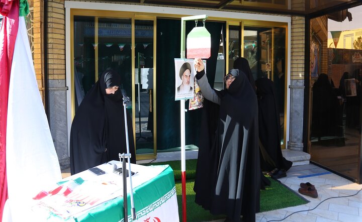 زنگ انقلاب در جوار مزار شهدای گمنام جامعه‌الزهرا(س) نواخته شد